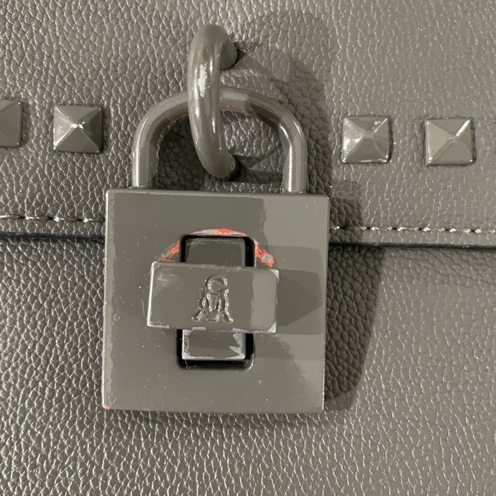 Steve Madden Shoulder Bag Turn Lock Handbag for Women. - Picture 7 of 8